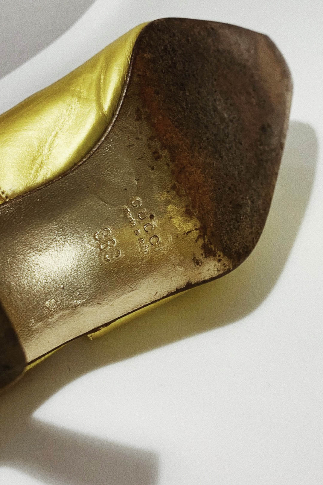 Gucci by Tom Ford metal tiger Iconic slingback